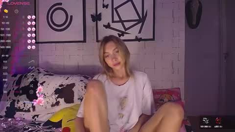 mynameisnikki_ online show from October 13, 6:05 am