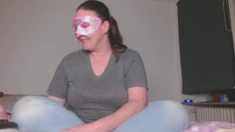 Nadine online show from December 17, 4:22 pm