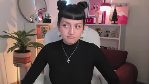 Nahia INDEPENDENT MODEL P online show from January 8, 6:01 pm