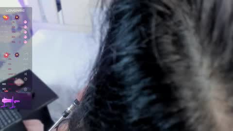 Nahomy Roberts online show from November 15, 1:01 pm