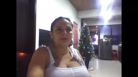 nahomy saints online show from December 15, 4:23 pm