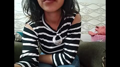 Snapshot of naina00123 chatting on February 19, 11:28 am Naina online show from February 19, 11:28 am