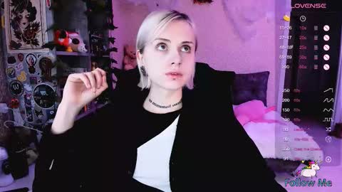 Snapshot of nanitamoore chatting on October 23, 8:09 am Monday-Friday 12-4 AM and 6-9 AM New York time online show from October 23, 8:09 am