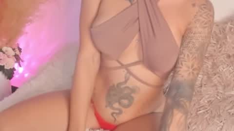 Snapshot of nany_tnt chatting on February 3, 4:14 am NANY online show from February 3, 4:14 am