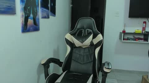 naomi_berckley online show from November 16, 4:25 am