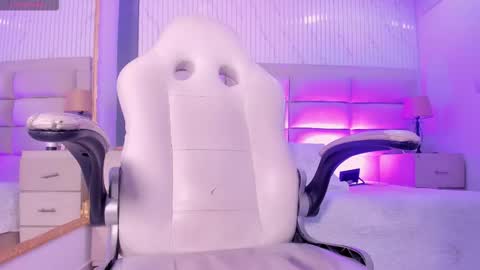 Naomi Frost online show from January 31, 7:11 pm