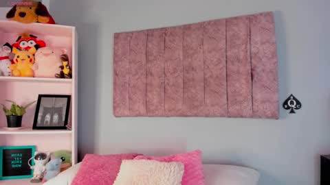 Laura  online show from October 31, 9:41 pm