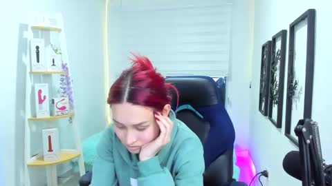 naomy online show from November 19, 2:22 am