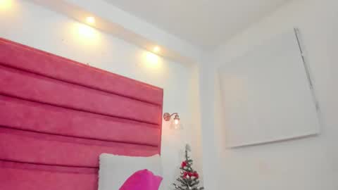 Naomy online show from December 13, 7:53 pm