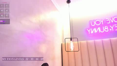 Naomy  online show from October 8, 9:41 pm