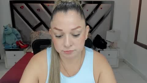 Snapshot of natalia5560 chatting on October 21, 1:04 pm natalia5560 online show from October 21, 1:04 pm