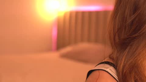 anatalybee online show from January 9, 1:29 am