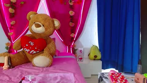 Snapshot of natashakissess chatting on October 21, 3:49 pm NatashaKissess online show from October 21, 3:49 pm