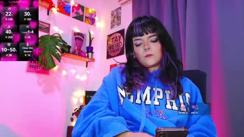 Snapshot of naughty_em_17 chatting on January 17, 5:00 am Em  please help me reach 100 thumbs up 3 online show from January 17, 5:00 am