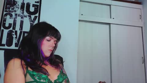 Snapshot of naughty_em_17 chatting on October 5, 10:48 pm Em  please help me reach 100 thumbs up 3 online show from October 5, 10:48 pm