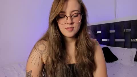 LANAindependent model online show from December 2, 9:00 am