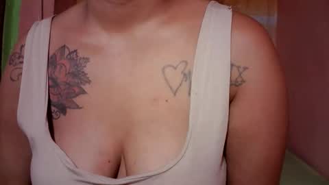 Snapshot of naughtymom_33 chatting on October 23, 7:58 am naughtymom_33 online show from October 23, 7:58 am