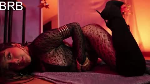 Nefertari online show from October 25, 2:25 pm