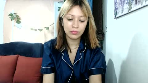 Snapshot of nena_lov chatting on March 11, 11:59 pm Star  online show from March 11, 11:59 pm