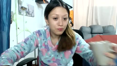 Snapshot of nena_lov chatting on October 3, 1:00 am Star  online show from October 3, 1:00 am