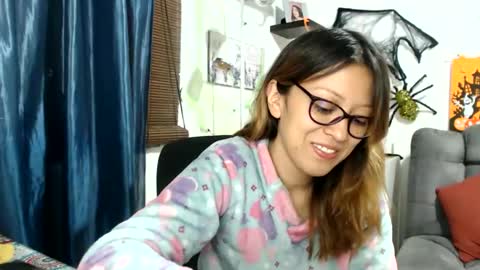 Snapshot of nena_lov chatting on October 21, 12:25 am Star  online show from October 21, 12:25 am