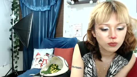 Snapshot of nena_lov chatting on December 11, 11:32 pm Star  online show from December 11, 11:32 pm