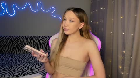 Mina online show from December 13, 1:22 pm