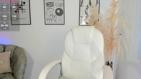 Nia online show from October 20, 1:03 pm