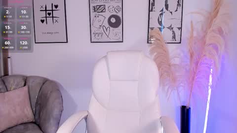 Nia online show from October 6, 1:28 pm