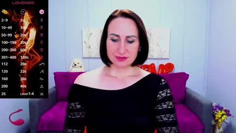 niasmithh online show from February 20, 2:46 pm