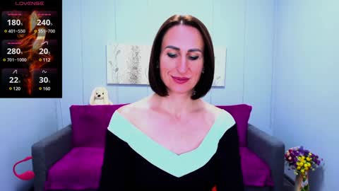 niasmithh online show from December 13, 1:12 pm