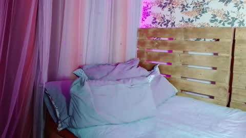 nicky_oli online show from February 4, 1:16 pm