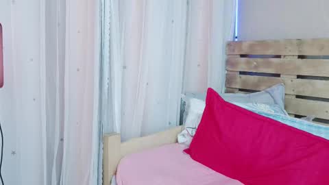 nicky_oli online show from February 21, 1:22 pm