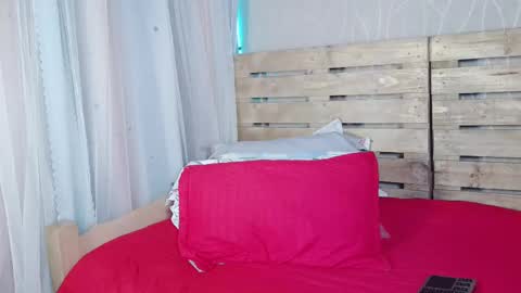 nicky_oli online show from February 18, 12:28 pm