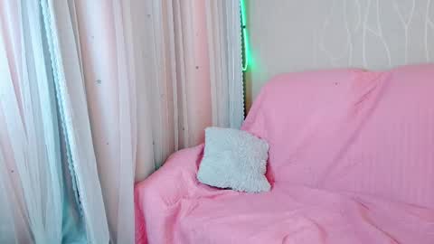 nicky_oli online show from March 11, 1:45 pm