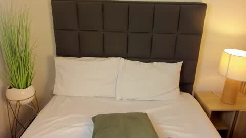 Nicky  online show from February 9, 2:28 am