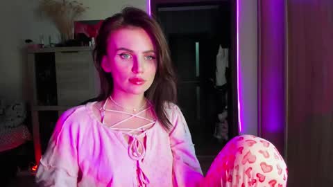 Nicky Weekends online show from February 14, 5:57 pm