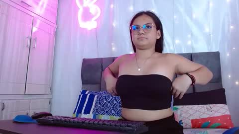 nicol online show from January 5, 8:01 pm