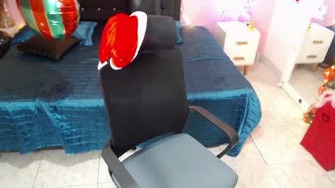 Nicole Santana online show from December 17, 12:16 am