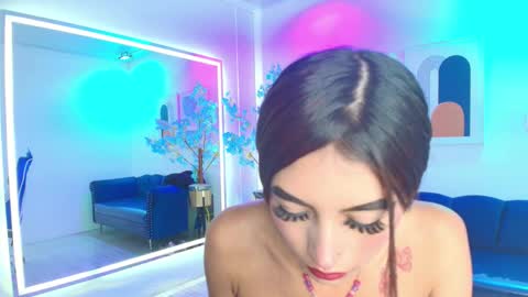 Nicolle online show from January 16, 12:23 pm