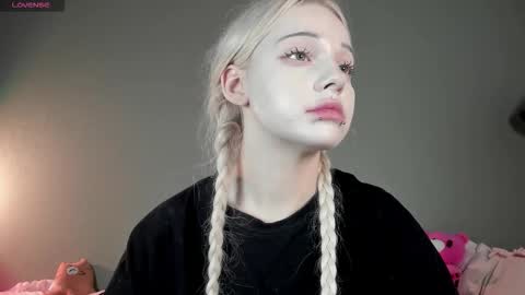 Mary online show from October 26, 3:29 pm