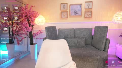 Nicole Crawft online show from November 20, 8:32 pm