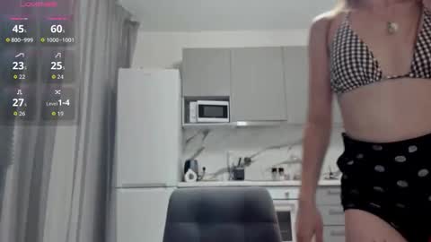 nicoledolla online show from September 22, 7:45 pm