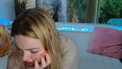 Snapshot of nicolelinharts chatting on September 16, 9:34 pm   Birthday  online show from September 16, 9:34 pm
