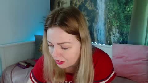 Snapshot of nicolelinharts chatting on February 23, 11:25 am   Birthday  online show from February 23, 11:25 am