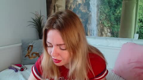 Snapshot of nicolelinharts chatting on March 7, 10:02 am   Birthday  online show from March 7, 10:02 am