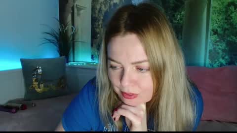 Snapshot of nicolelinharts chatting on January 1, 9:52 pm   Birthday  online show from January 1, 9:52 pm
