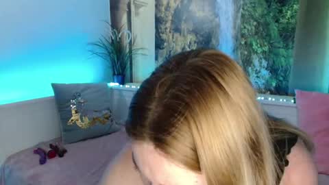 Snapshot of nicolelinharts chatting on January 7, 8:21 pm   Birthday  online show from January 7, 8:21 pm