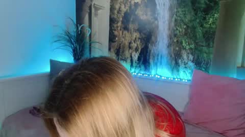 Snapshot of nicolelinharts chatting on February 7, 11:13 pm   Birthday  online show from February 7, 11:13 pm