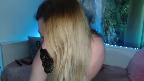 Snapshot of nicolelinharts chatting on February 27, 10:42 pm   Birthday  online show from February 27, 10:42 pm